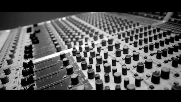 Determination ‘Track By Track’: Time To Fly (Dutch Version)