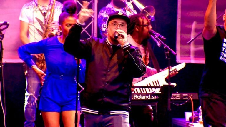Intro / Voel De Vibe (Live at Jazz in Duketown)