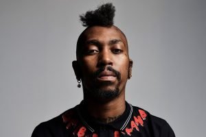 Ray Fuego wisselt niet van genre — hij laat zien dat de grens nooit vaststond